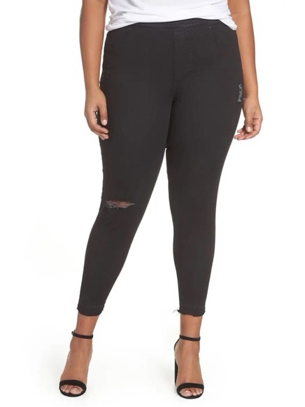 368. Spanx Black Ankle-Length Jeggings With Red Tags
